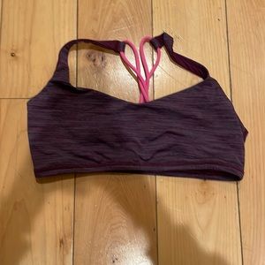 Women’s Lululemon Razorback sports bra size 8